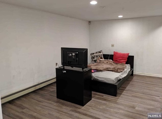 2401 Rossett St, West Fort Lee NJ  07024-3914 exterior