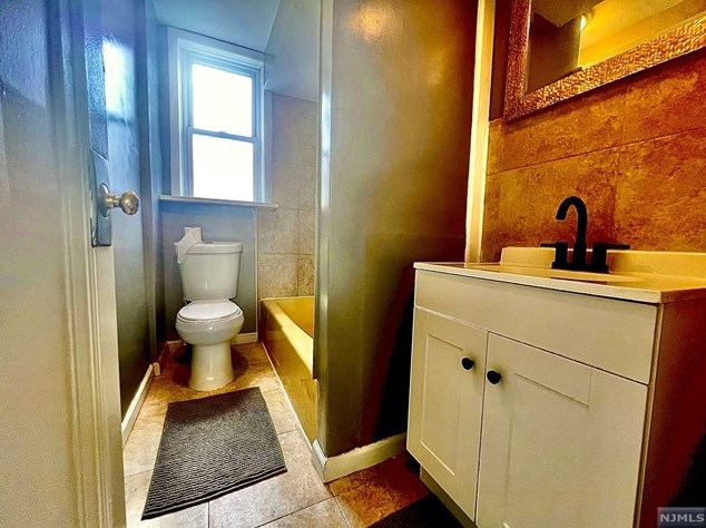 85 Macarthur Ave #2, Outwater, NJ 07026
