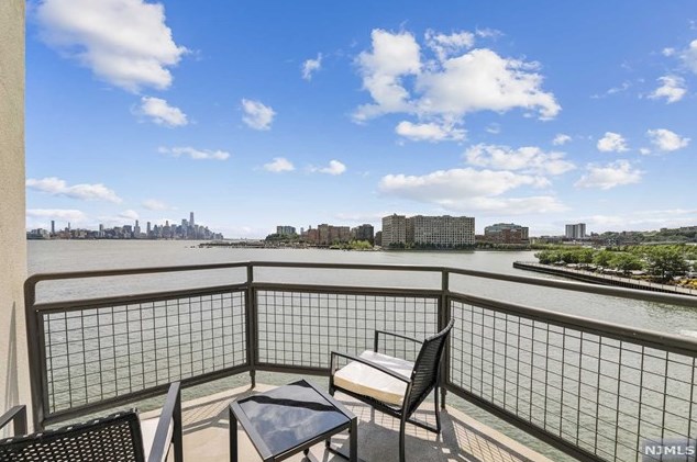 600 Harbor Blvd Unit 926, Union City, NJ 07086