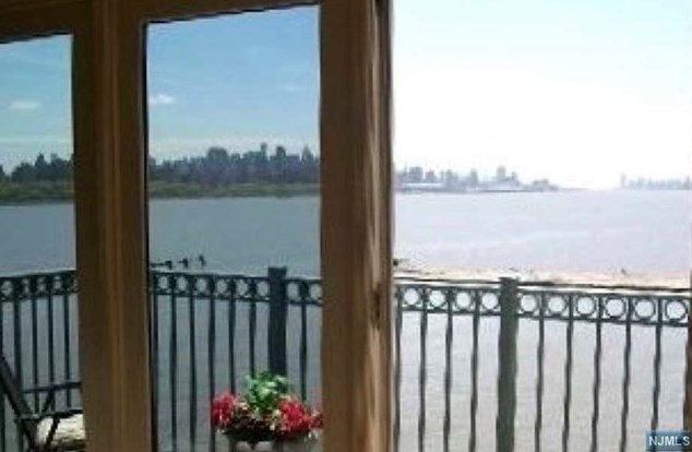320 The Promenade #320, Edgewater, NJ 07020