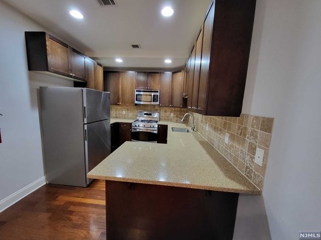 54 Polifly Rd #511, Hackensack, NJ 07601