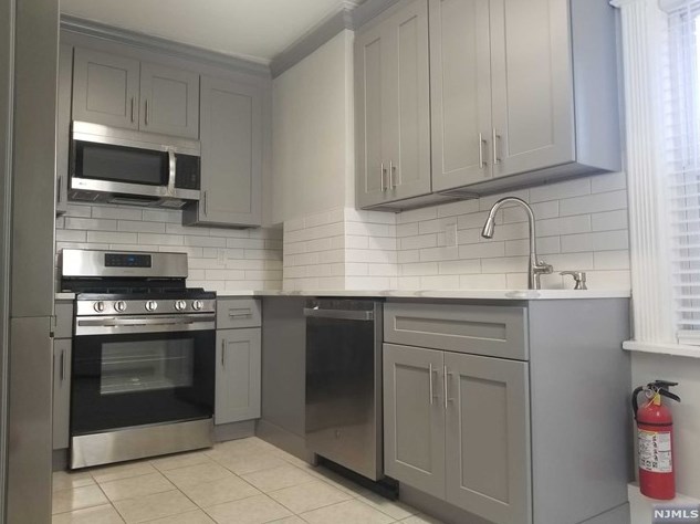 409 Lawton Ave #2, Cliffside Park, NJ 07010