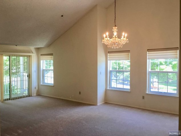 1110 Devon Ct, Mahwah, NJ 07430