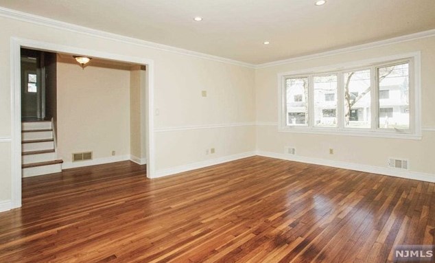 126 Morningside Rd, Paramus, NJ 07652
