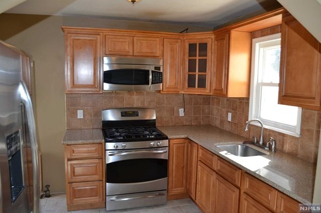 34 Turnure St, Bergenfield, NJ 07621