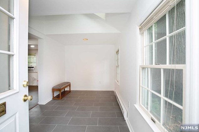 39 Depeyster Ave, Tenafly, NJ 07670