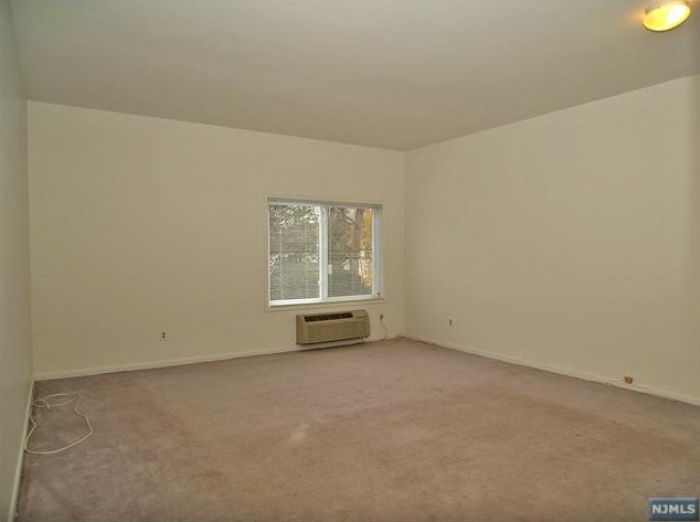 516 River Rd #2, N Milford, NJ 07646