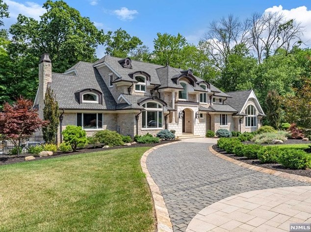 681 King Rd, Franklin Lakes, NJ 07417