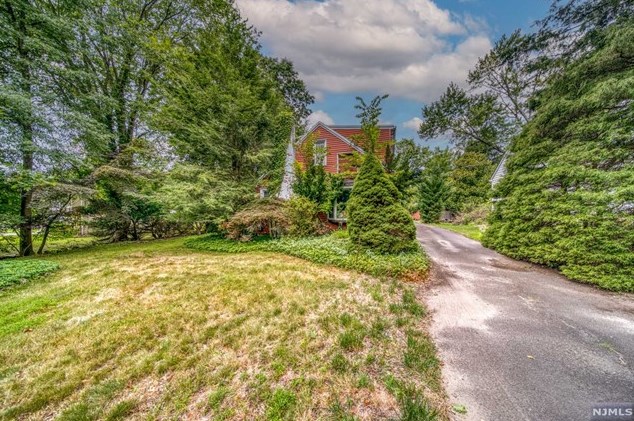 304 Piermont Rd, Closter, NJ 07624
