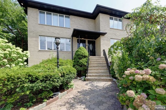 255 Maple St #1st Fl, West Fort Lee, NJ 07024