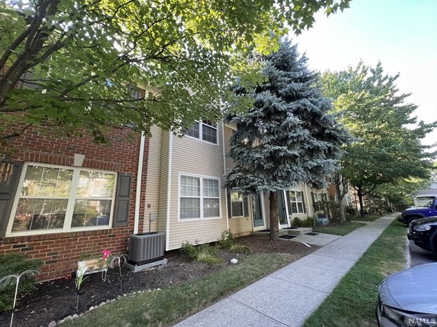 2159 Jordan Ct, Mahwah, NJ 07430