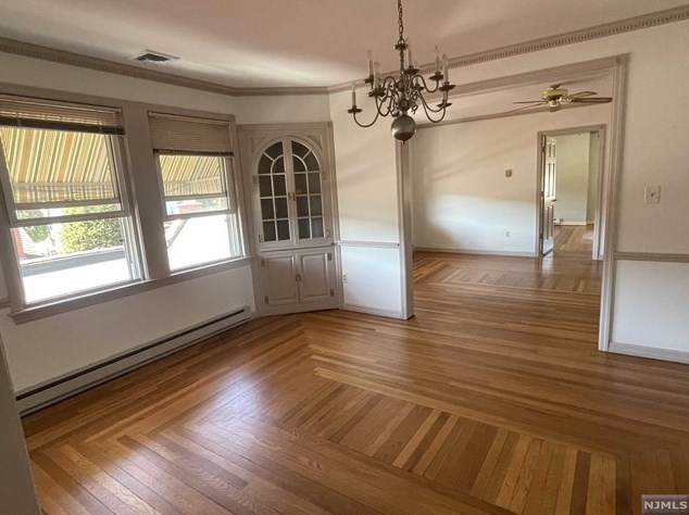 636 Wyckoff Ave, Wyckoff, NJ 07481