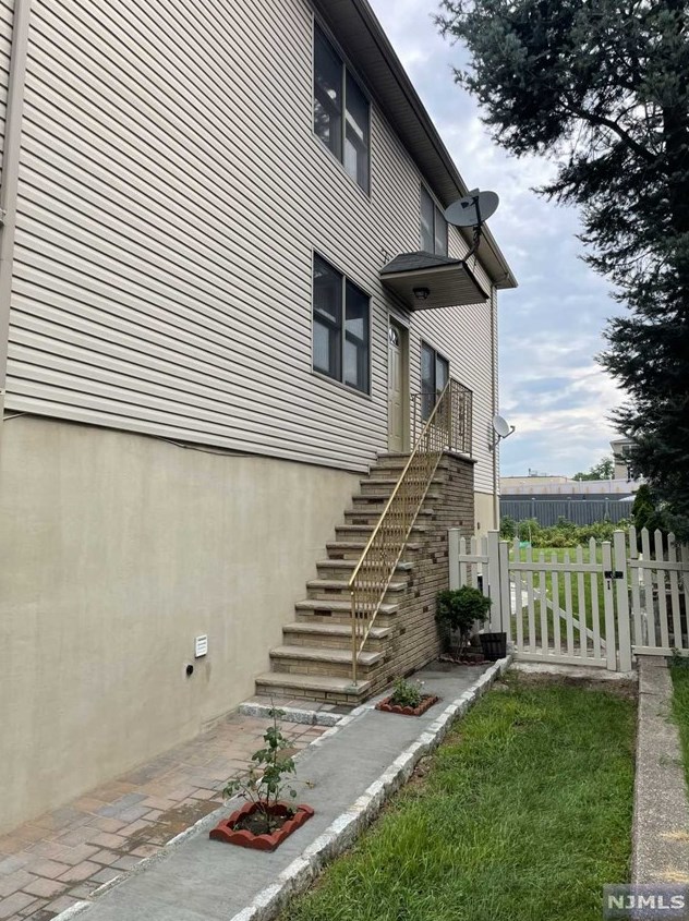 229 Lake Ave #2, Lyndhurst, NJ 07071