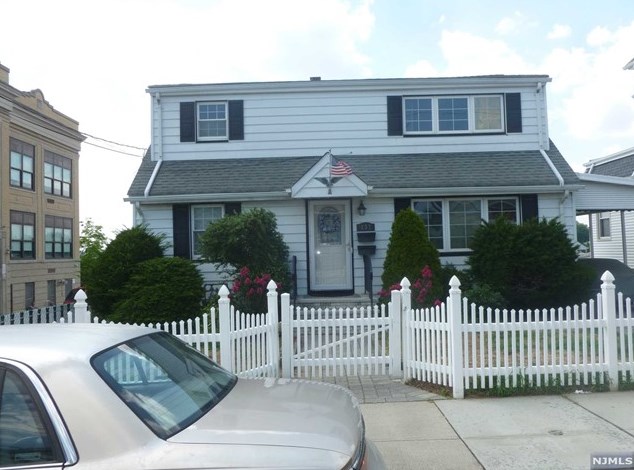 237 Lincoln Pl, Outwater, NJ 07026