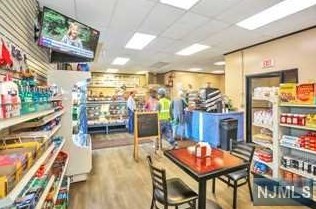 5 Horizon Rd, West Fort Lee NJ  07024-6602 exterior