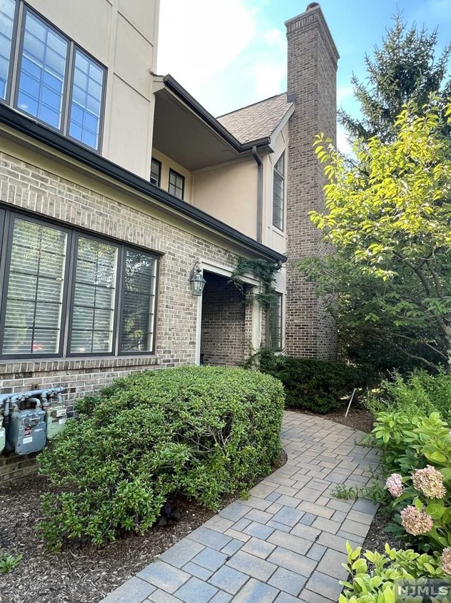 204 Bearwoods Rd, Park Ridge, NJ 07656