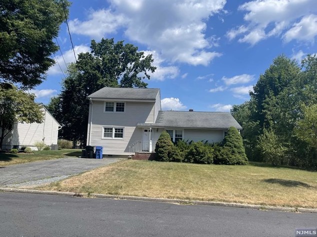 173 Birchwood Rd, Paramus NJ  07652-1954 exterior