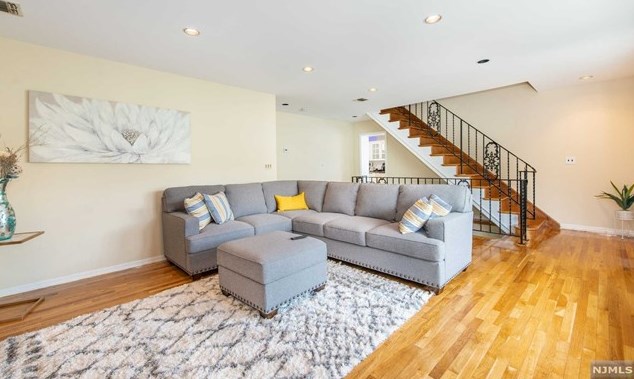 74 Salvatore Ct, Elmwood Park, NJ 07407-2436