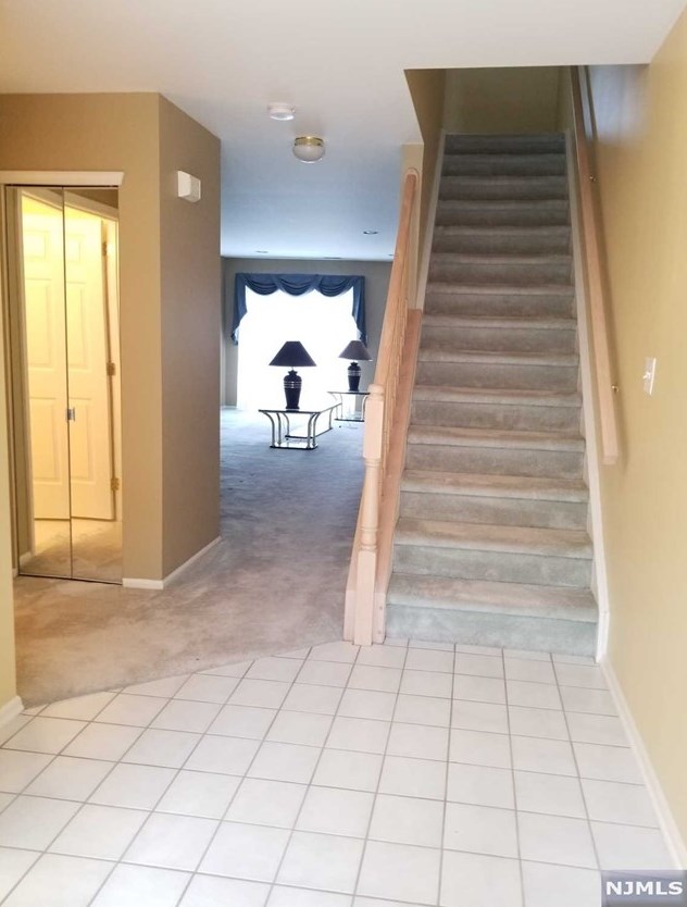 2184 Kent Ct, Mahwah, NJ 07430