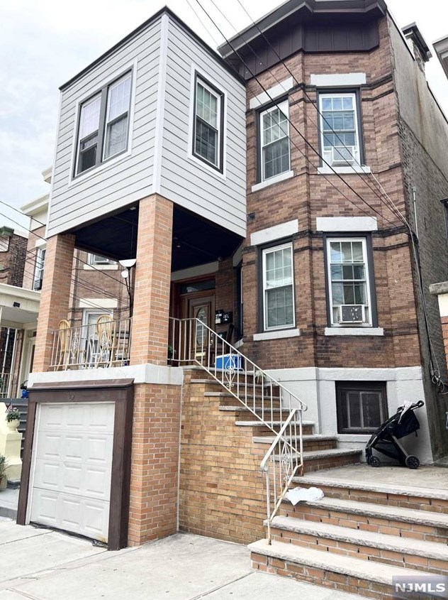 29 65th St, West New York, NJ 07093-4103