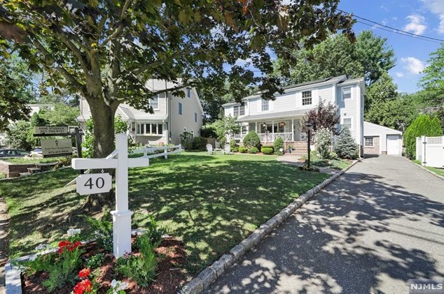40 Golf Rd, Bloomfield, NJ 07003