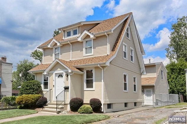 25 Church St, Bergenfield, NJ 07621-4602
