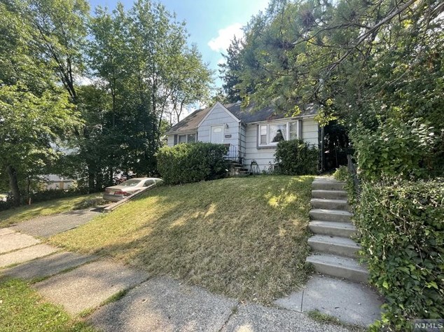 110 Jefferson Ave, Hasbrouck Heights, NJ 07604