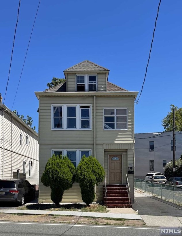 384 River Dr, Outwater, NJ 07026