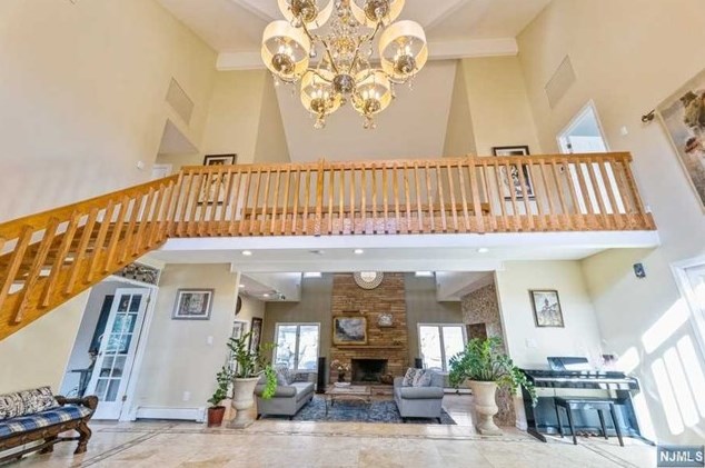 502 Mortimer Ct, Franklin Lakes, NJ 07417