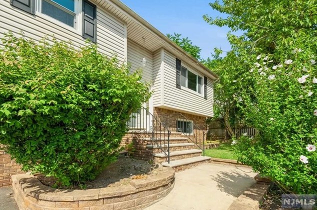 26 Palisade Ave, Westwood, NJ 07675-2513