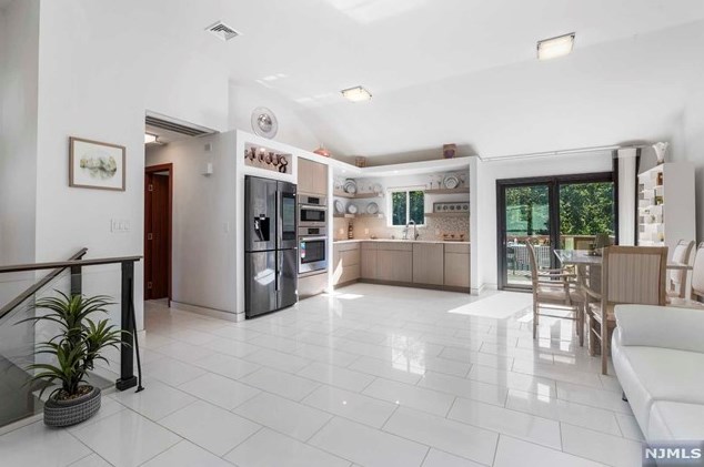 531 Chestnut Pl, Teaneck, NJ 07666
