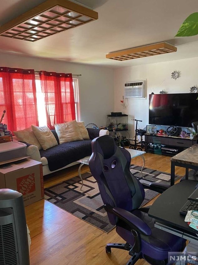 133 Mill St, Elmwood Park, NJ 07407