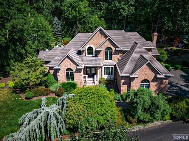 31 Walsh Dr, Mahwah, NJ 07430
