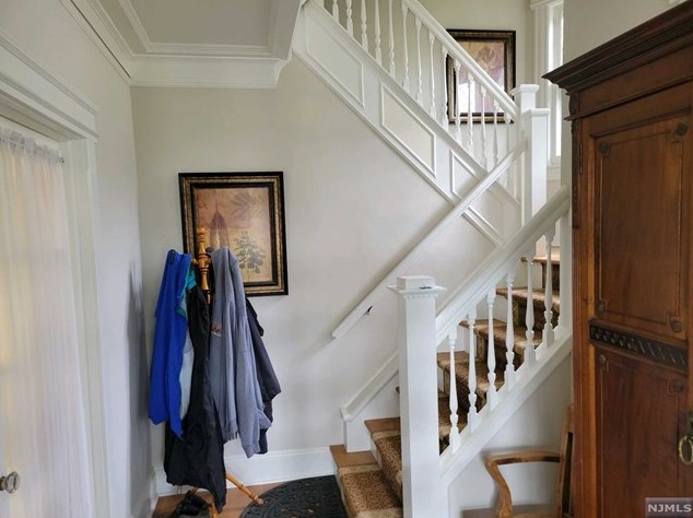13 Hanford Pl, West Caldwell, NJ 07006
