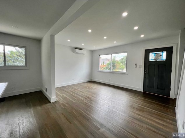 65 Nedellec Dr, Saddle Brook, NJ 07663