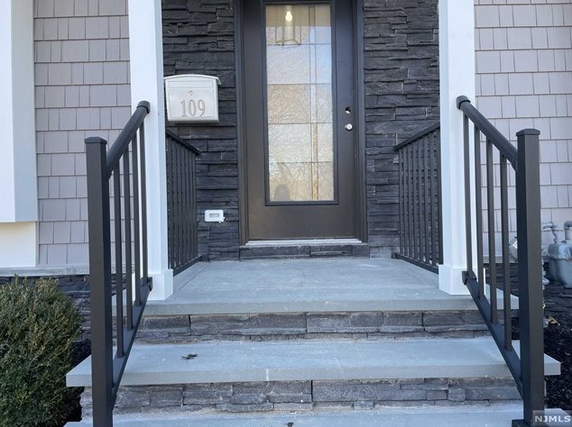 109 Hartland Ave, Emerson NJ  07630-1209 exterior
