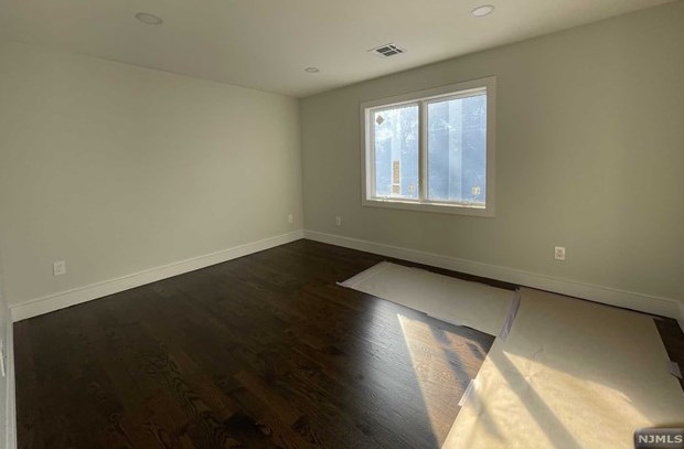 109 Hartland Ave, Emerson NJ  07630-1209 exterior