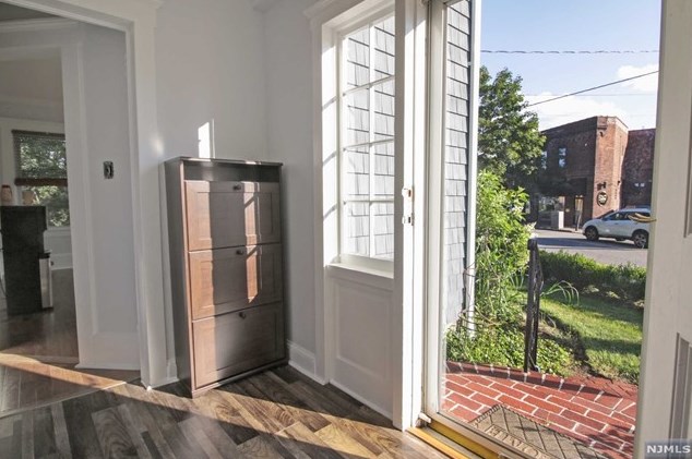 24 Myrtle Ave, Allendale, NJ 07401