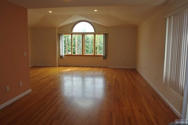 69 Summit Ave #2, Elmwood Park, NJ 07407