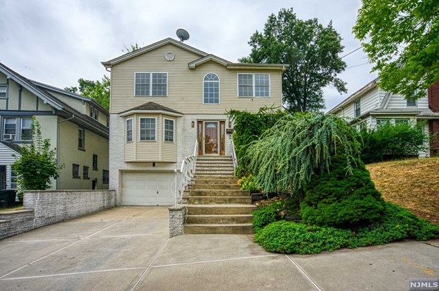 32 Custer Ave, Newark NJ  07112-2580 exterior