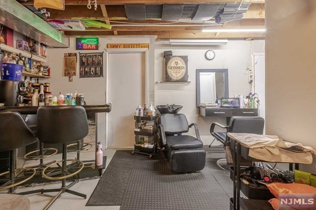 38 Val Sumo Ln, Newark NJ  07105-3547 exterior