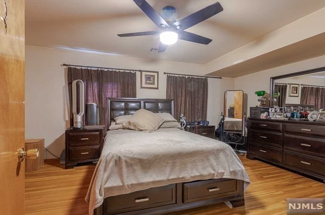 38 Val Sumo Ln, Newark NJ  07105-3547 exterior