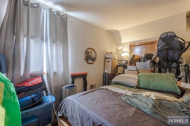 38 Val Sumo Ln, Newark NJ  07105-3547 exterior