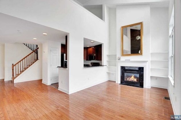 100 Abbie Ct, West New York, NJ 07093