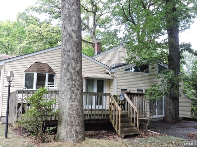 36 Gilbert Ave, Paramus, NJ 07652