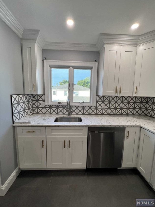 551 Gutheil Pl #1, Lyndhurst, NJ 07071