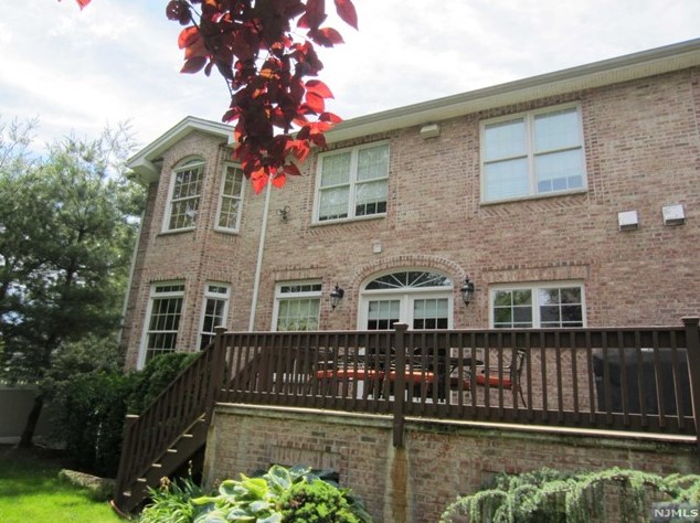 5 Joyce Rd, Tenafly, NJ 07670