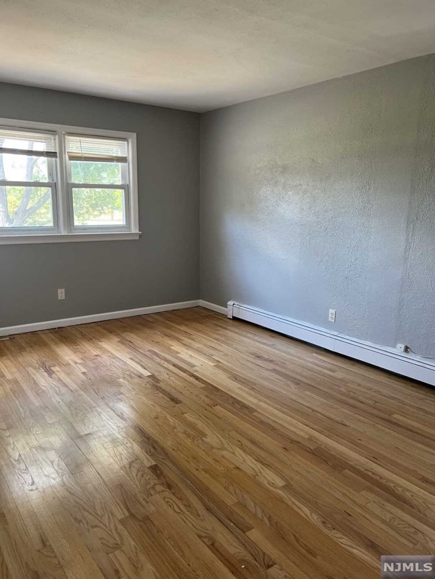 22 Bogle Dr, Lyndhurst, NJ 07071