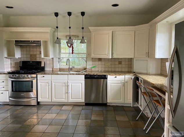93 Copley Ave, Teaneck, NJ 07666