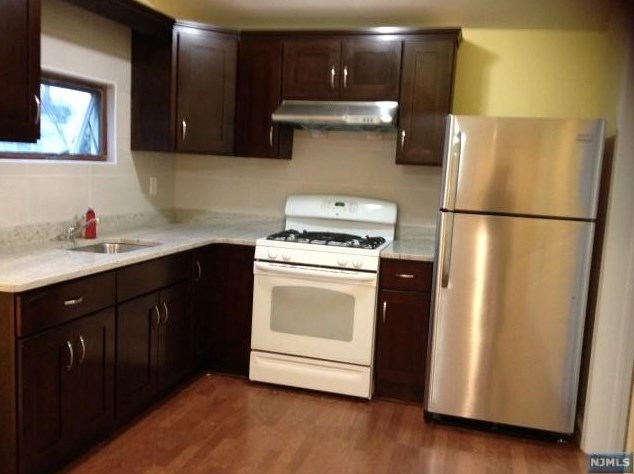 585 Barnett Pl, Ridgewood, NJ 07450